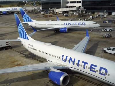 Avión de United Airlines realiza un aterrizaje forzoso que resulta en personas lesionadas