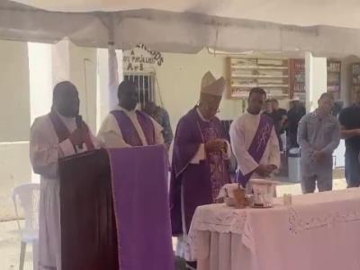 Celebran liturgia después de incendio catastrófico en La Victoria