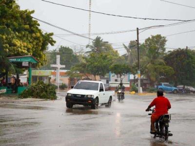 Condiciones meteorológicas en República Dominicana: lluvias pronosticadas para este sábado debido a la presencia de un sistema frontal y una vaguada atmosférica