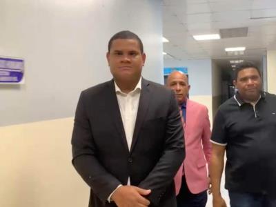 Detienen al vicecónsul dominicano luego de que se entregara a las autoridades