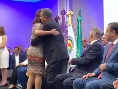 El abrazo entre Margarita y Leonel