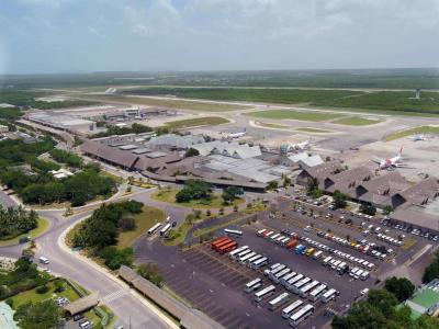El Aeropuerto de Punta Cana es el primer OEA en la República Dominicana.