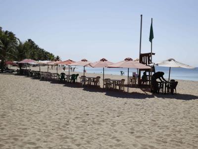 Escasa participación en playa Juan Dolio durante la Semana Santa de 2024