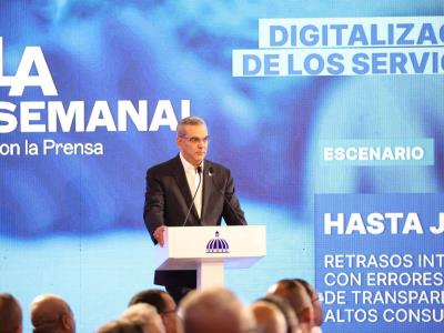 Luis Abinader lidera LA Semanal junto a la Prensa