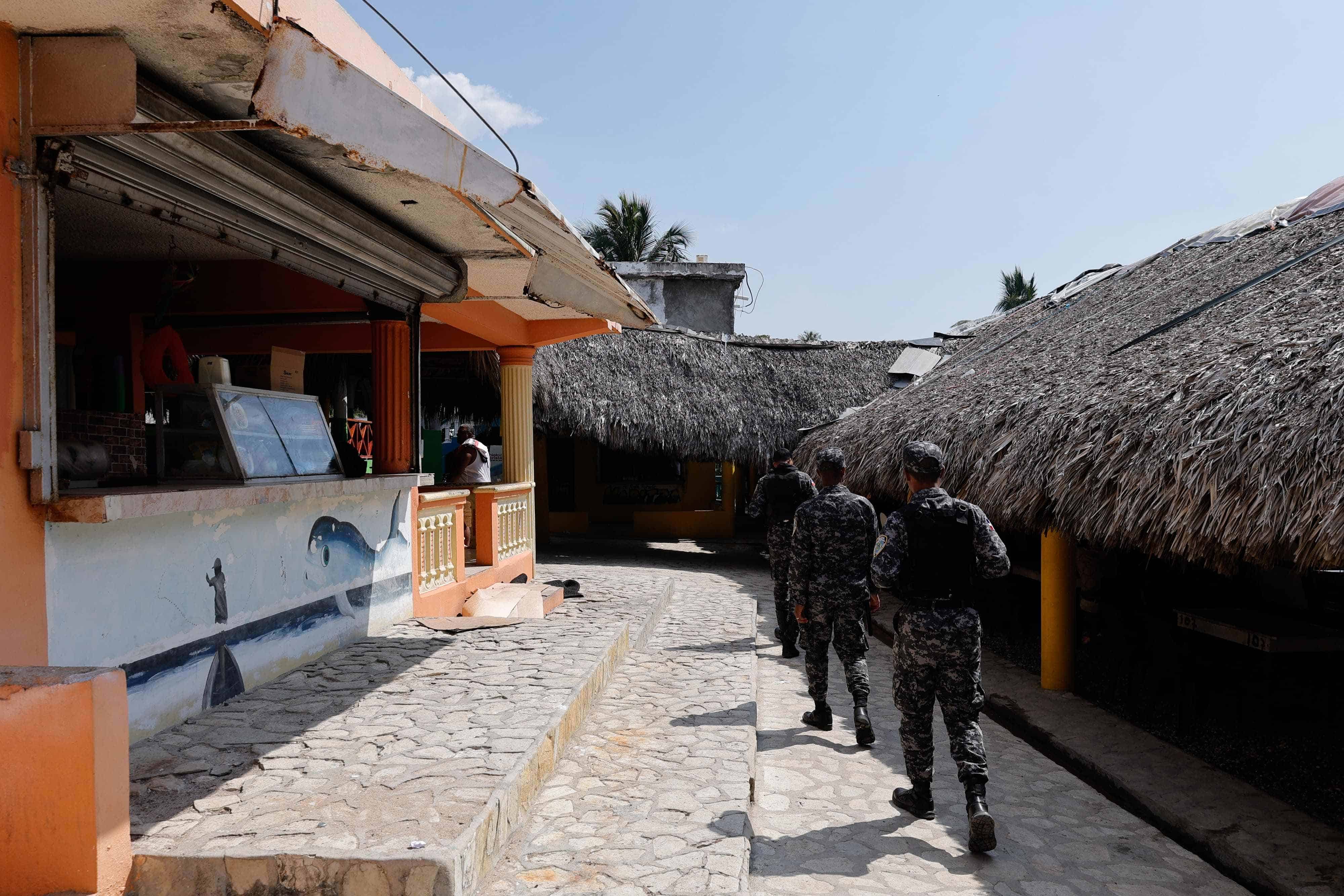 Presencia de la Policía Nacional en las playas. 
