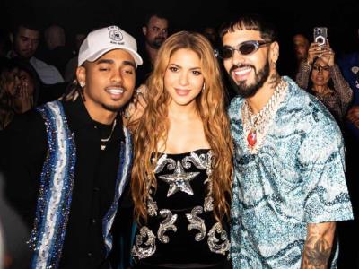 Shakira se une a Anuel y Ozuna en el evento de presentación de su nuevo álbum