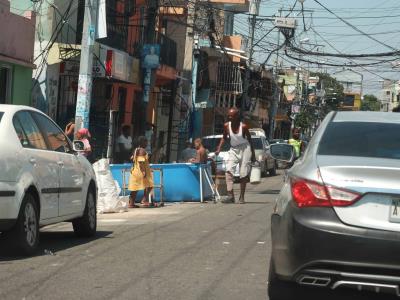 Viernes Santo: un día con calles desiertas, gente en bicicleta y piscinas vacías