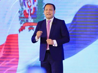 Abel Martínez presenta ideas para su eventual mandato presidencial