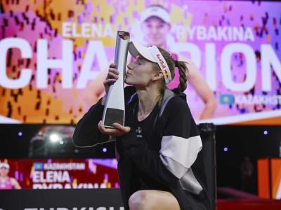 Abierto de Stuttgart: Rybakina consigue su tercer título en lo que va de la temporada