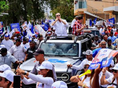 Abinader lleva a cabo una caravana en el municipio de Hato Mayor