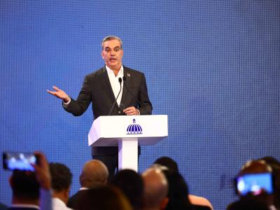 Abinader responde al encuentro de Leonel con la prensa