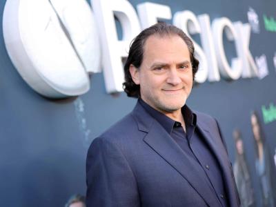 Actor Michael Stuhlbarg resulta herido tras ser impactado por una piedra