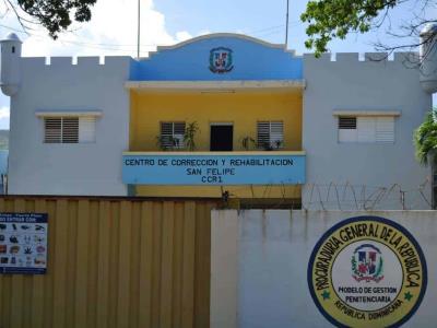 Agentes penitenciarios golpean brutalmente a preso en Puerto Plata