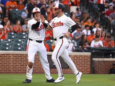 Cedric Mullins destaca tanto en la defensa como en el ataque para llevar a los Orioles a la victoria