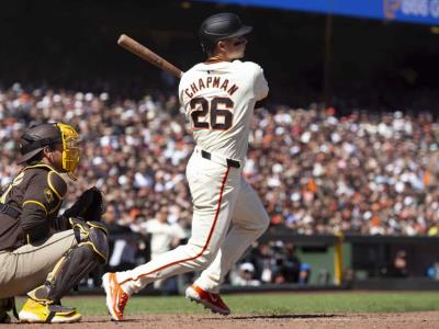 Doval rescata el juego mientras Chapman encabeza la remontada de los Gigantes para vencer 3-2 a los Padres