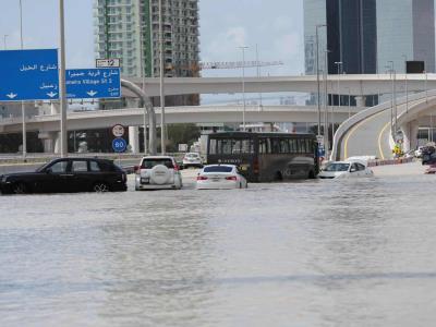 Dubái experimenta las peores y más intensas lluvias en su registro histórico