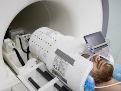 El avanzado equipo de resonancia magnética (IRM) revela sus primeras fotografías del cerebro