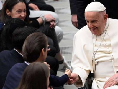 El papa advierte que la Tierra se encamina directamente hacia la destrucción