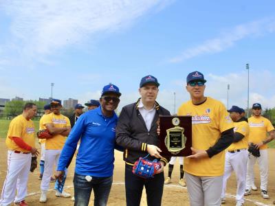 FDDNY organiza la apertura del 4to Clásico Mundial de Sóftbol y Béisbol