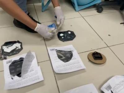 Frustran envío de cocaína a Europa escondida en relojes de pared