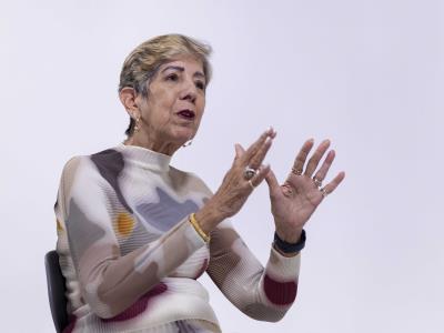 Ginette Bournigal protege el barrilito y detalla su proceso de distribución