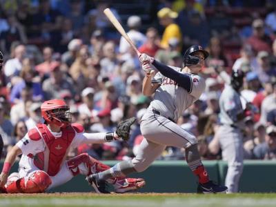 Guardianes de Cleveland consiguen una victoria sin recibir anotaciones contra Boston y arruinan la celebración del equipo visitante