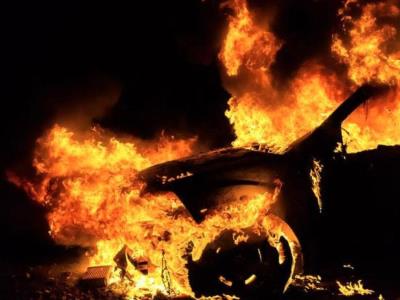 Hombre rescata vida durante incendio de un vehículo en las inmediaciones de la Zona Franca