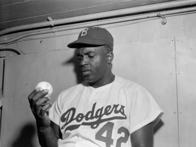 Jackie Robinson fue pionero en la integración racial de las Ligas Mayores de Béisbol