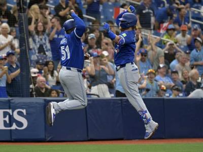 Justin Turner conecta cuadrangular y remolca cuatro carreras en triunfo de Azulejos