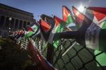 Policía se enfrenta a estudiantes en Texas y California en oleada de protestas contra guerra en Gaza