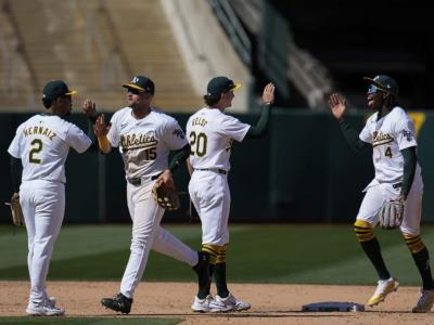 Los Atléticos de Oakland logran remontar un marcador adverso de cinco carreras y derrotan a los Nacionales