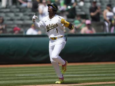 Los Atléticos logran la victoria sobre los Cardenales y se salvan de ser barridos con un jonrón de Ruiz
