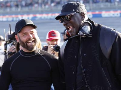Michael Jordan demuestra su amor por la velocidad en NASCAR