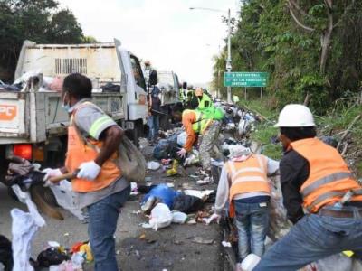 Obras Públicas llevará a cabo plan para limpiar la basura en las autopistas