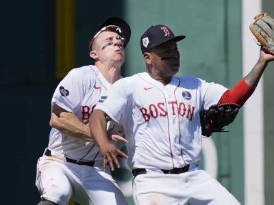 Rafael Devers y Tyler O'Neill tienen un accidente al chocar caras