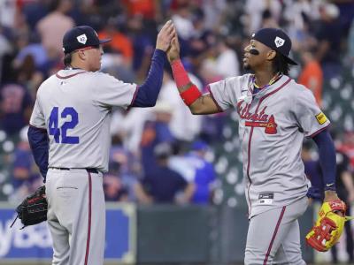 Riley y Ozuna lideran a los Bravos a un triunfo de 6-1 sobre los Astros
