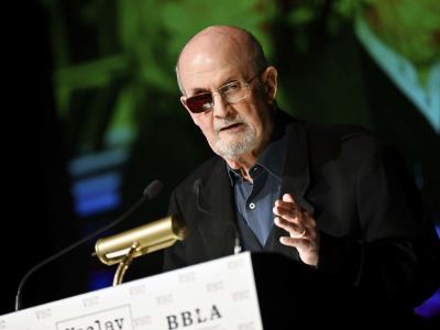 Salman Rushdie examina a su atacante en su libro 'Cuchillo'