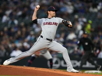 Shane Bieber se someterá a una cirugía Tommy John y no podrá jugar lo que resta de la temporada