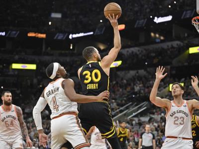 Stephen Curry anota 33 puntos y los Warriors consiguen su cuarta victoria consecutiva