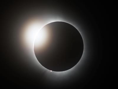 Un eclipse solar total atraviesa América del Norte