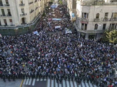 Universidades argentinas le dicen a Milei: "Rechazo al ajuste"