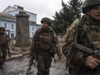 Varsovia considera regresar a Ucrania a individuos capacitados para el combate