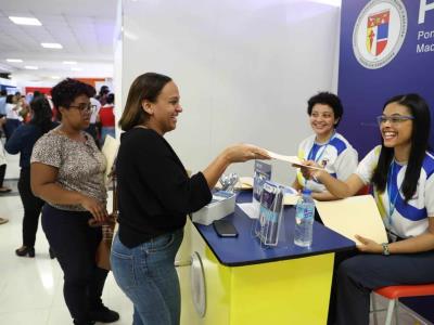 34 compañías presentes en la feria de empleo en Santiago