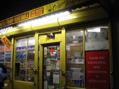 Bodegueros de Nueva York muestran solidaridad después de incidente en las tiendas de conveniencia