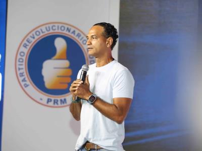 Confusión de José Laluz al confundir a Abinader con Leonel durante acto de apoyo