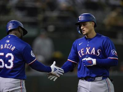 Corey Seager conecta un jonrón en el enfrentamiento de la Serie Mundial