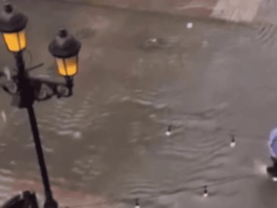 Desbordamiento de agua en la Ciudad Colonial debido a fuertes aguaceros