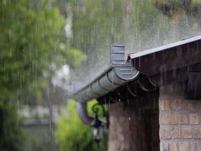 Deslizamiento de tierra e inundaciones en Puerto Rico como resultado de las fuertes lluvias