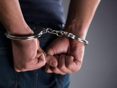 Detienen a individuo por intercambiar boletos falsificados en Santo Domingo Este