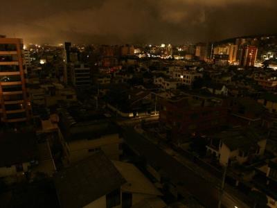 Ecuador decide no realizar cortes de energía eléctrica durante siete días